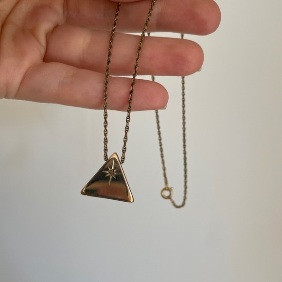VINTAGE Gold Tone Triangle Pendant Necklace Starburst Charm Dainty Chain Jewelry - Picture 2 of 8